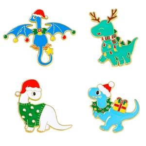 Lot de quatre pin's de Noël en émail avec des dinosaures, bois de renne et bonnets de fête