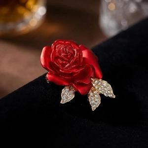 Élégante Broche Rose Rouge pour Femme en Alliage avec Strass Fleur Corsage pour Mariage Banquet Costume Bijoux de Mode