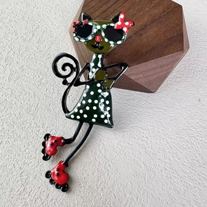 Cute retro green spotted cat brooch pin with sunglasses and roller skates for women