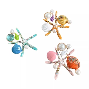 Broches étoile de mer et coquillage avec perles et strass colorés en trois tons vifs