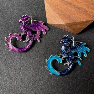 Broches de dragon élégantes avec dégradés d'émail violet et bleu de style fantastique