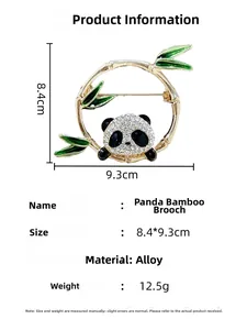 Detailansicht der Panda-Bambus-Brosche mit Abmessungen und Materialangaben