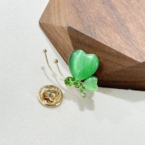Exquisite Alloy Butterfly Brooch For Women Green Rhinestone Artificial Cat Eye Stone Gold Plated Anti-exposure Collar Pin Jewelry