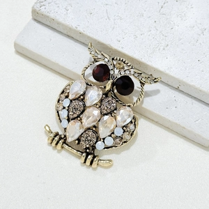 Vintage owl brooch with sparkling rhinestones and champagne crystals on gold alloy