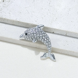 Broche dauphin élégante en argent avec strass brillants pour tailleurs femme
