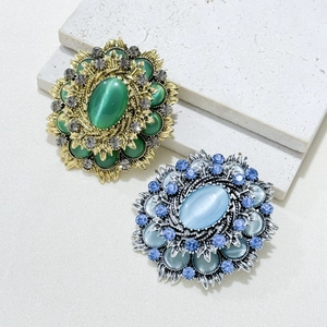 Vintage Barock Broschen mit Katzenaugenstein und Kristallen in Gold und Silber