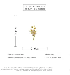Detailed view of the 5.4cm jasmine flower brooch with measurements and weight specifications