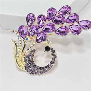 Elegant Purple Peacock Brooch For Women Luxury Rhinestone Animal Pin Gold Plated Inlaid Crystal Suits Dress Accessory Jewelry