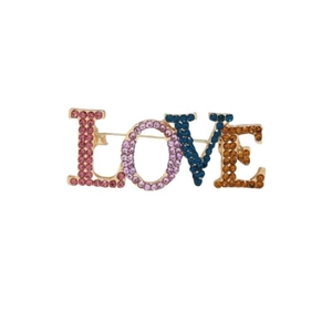 Bunte LOVE Brosche mit glitzernden Strasssteinen als modisches Accessoire für Kleidung