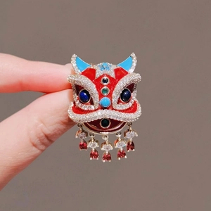 Chinese Style Lion Dance Brooch Red Enamel Rhinestone Tassel Pin Festive Ethnic Jewelry For Women Retro Lion Head Gift