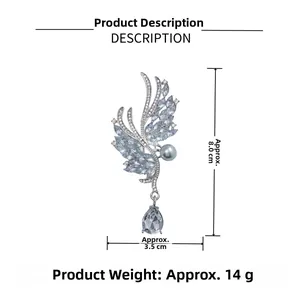 Détail de la broche ailes d'ange avec zircons bleus et dimensions de 8,0 cm sur 3,5 cm