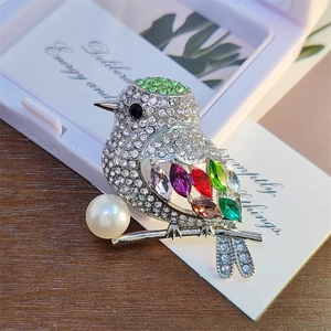 Exquisite magpie bird brooch with colorful rhinestones and white pearl on silver base