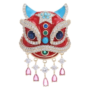Exquisite chinesische Löwentanz-Brosche mit roter Emaille und Edelstein-Quasten