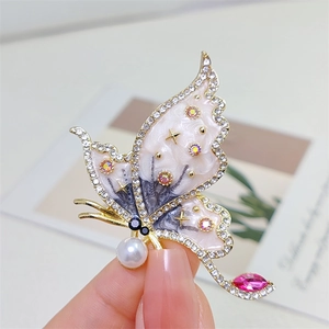 Elegant butterfly brooch with pearl and rhinestones on gold base for women jackets