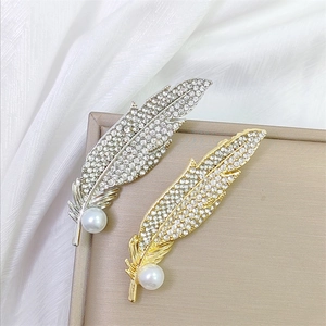 Luxury Alloy Rhinestone Feather Brooch Elegant Gold Silver Artificial Pearl Pin For Women Wedding Banquet Party Jewelry