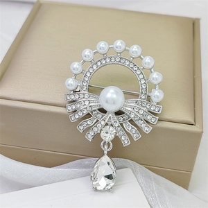 Elegant palace style silver pearl brooch with bowknot and drop crystal pendant