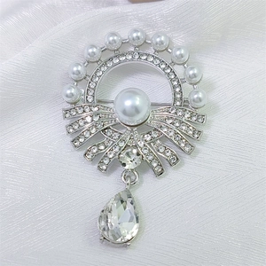 Elegant palace style silver pearl brooch with crystal waterdrop pendant for women