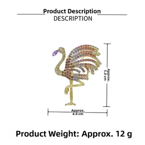 Détail de la broche flamant rose en strass avec dimensions et poids sur fond blanc