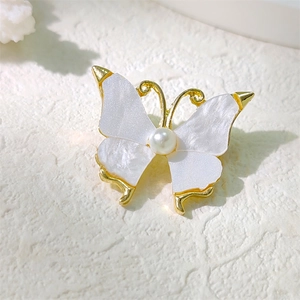 Elegant Gold Alloy Butterfly Brooch With Faux Artificial Pearl And Pearlescent Wings For Women Fashion Clothing Jewelry Accessories
