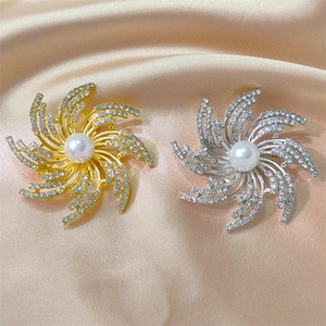 Élégante Broche Radiale Tourbillon pour Femmes Alliage Plaqué Or Argent avec Künstliche Perle d'Imitation et Strass Broche pour Mariage et Fête