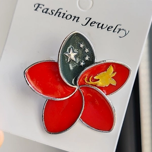 Exquisite five-petal flower brooch with red enamel finish and golden star bird patterns