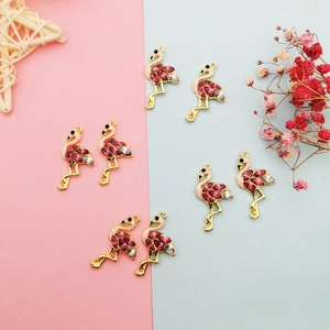 Set de 8 dijes de flamenco dorados con cristales rosas para creación de joyería hecha a mano