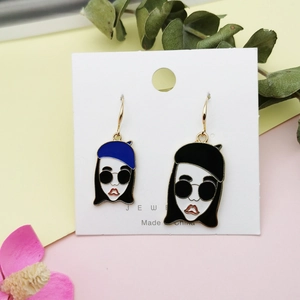Pendientes de niña de dibujos animados en aleación esmaltada con gafas y boinas
