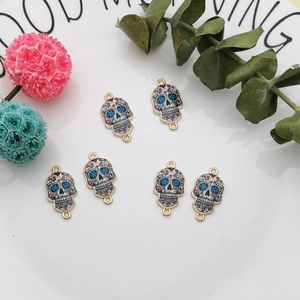 6er-Pack Goldfarbene Totenkopf-Anhänger mit bunter Emaille und zwei Ösen für DIY-Schmuck