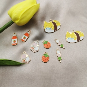 Breloques Kawaii en Alliage émaillé Chat Fraise pour la Fabrication de Bijoux DIY Boucles d'oreilles Porte-clés Collier