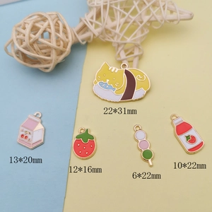 Pendentifs en émail pour bijoux DIY avec motifs de chats et fraises en alliage coloré