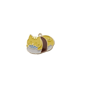 Pendentif chat sushi émaillé avec petit poisson bleu pour création bijoux et porte-clés DIY