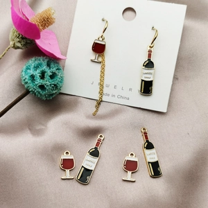 Ciondoli in Lega Smaltata a Forma di Bottiglia di Vino e Calice per Creazione di Gioielli DIY Orecchini Collana Miniatura Tema Bevande