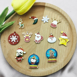Set de 12 dijes navideños de aleación para manualidades con Papá Noel, reno y copos