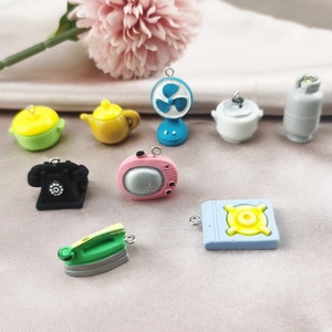Breloques en Résine d'Appareils Ménagers Rétro en Miniature pour la Fabrication de Bijoux Porte-Clés TV Ventilateur Radio Téléphone Fer à Repasser