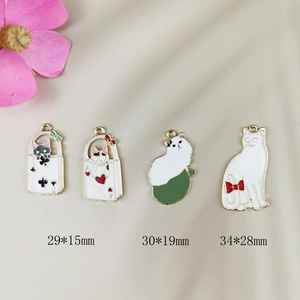 Cartoon poker kat emaille bedeltjes in diverse maten voor DIY sieraden maken en hobby