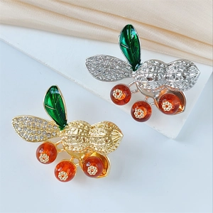 Broche cacahuète haut de gamme avec strass brillants et perles en agate rouge