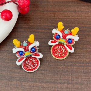 New Chinese Style Lion Dance Brooch Alloy Enamel Red Auspicious Character Pin For Women Clothes Accessories Jewelry Gift