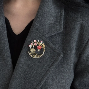 Exquisite Chinese style lantern brooch with pavé zircon and gold enamel finish