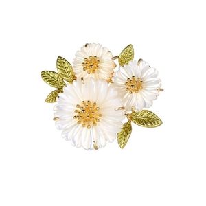 Elegant daisy brooch featuring white petals and golden leaves on a clean white background