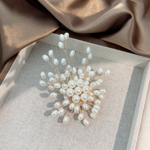 Elegant Alloy Artificial Pearl Snowflake Firework Brooch Pin For Women Luxury Gold Tone Floral Corsage Suit Coat Accessories Gift