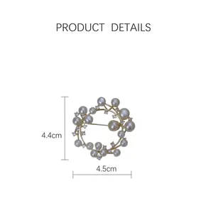 Eleganter runder Perlen-Brosche aus Goldmetall mit Kristallen, 4,4cm x 4,5cm