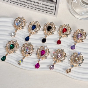 Vintage Alloy Rhinestone Water Drop Brooch For Women Luxury Gold Plated Hollow Palace Style Clothing Accessories Pendant Jewelry