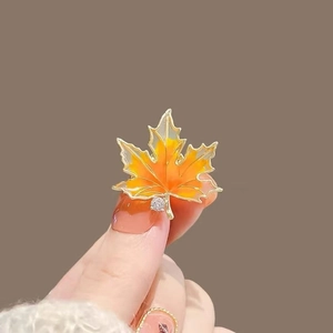 Vintage Alloy Enamel Maple Ginkgo Leaf Brooch For Women Exquisite Rhinestone Anti-Exposure Pin Suit Neckline Decoration