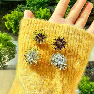 Mode Legierung Strass Blume Brosche Nadel Für Damen Klein Schneeflocke Kleidung Zubehör Elegant Schmuck Geschenk