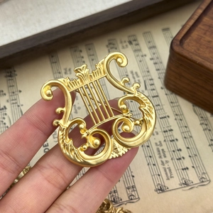 Vintage Lyre Harp Brooch For Women Matte Gold Plated Alloy Musical Instrument Pin Elegant Palace Style Corsage Accessory