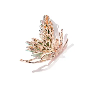 Broche papillon dorée avec cristaux verts et boucle de suspension polyvalente pour pendentif