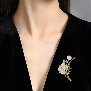Elegant Alloy Enamel Flower Brooch For Women Gold Plated Zirconia Floral Corsage Anti-Exposure Silk Scarf Buckle Jewelry Gift