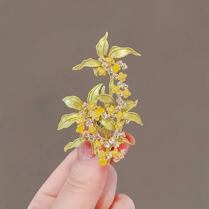 Elegant Osmanthus Flower Brooch For Women Alloy Enamel Green Leaf Yellow Petal Rhinestone Inlaid Vintage Style Suit Pin