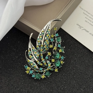 Vintage Alloy Hollow Leaf Brooch For Women Elegant Multi Color Rhinestone Inlaid Crystal Pin For Sweaters Coats Jewelry Gift
