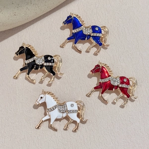 Elegant horse brooch set with colorful enamel and sparkling rhinestones for suits